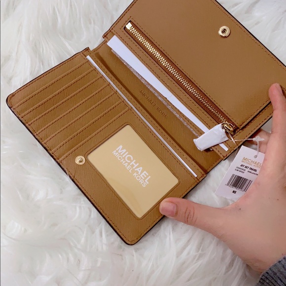 Michael Kors Jet Set Travel Slim Bifold - Picture 3 of 4